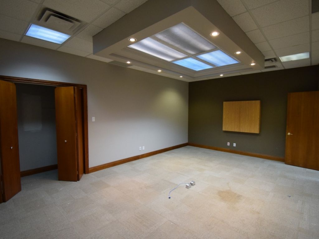SPACE FOR RENT | 3000 SF |St-Jean-Baptiste, Chteauguay