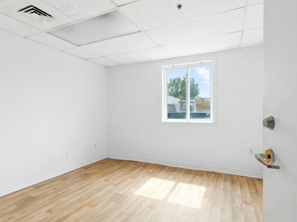 COMMERCIAL SPACE FOR RENT � LAVAL