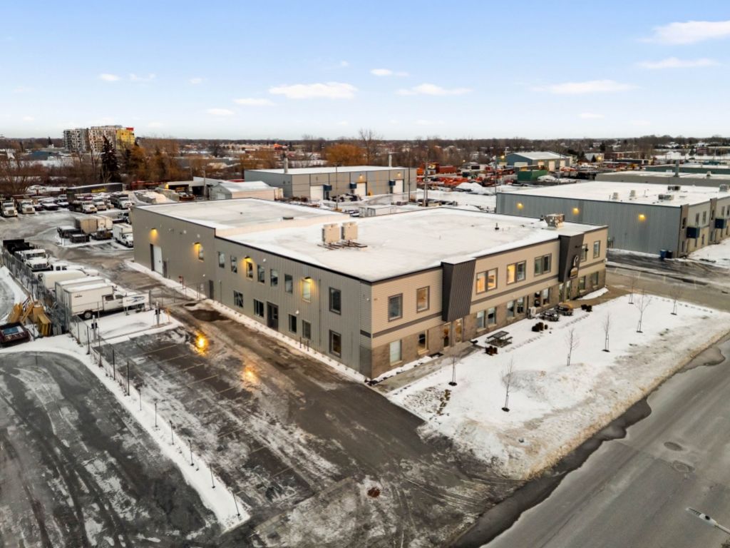 Bureau et espace industriel 3453 � 14183 pc Sainte-Catherine