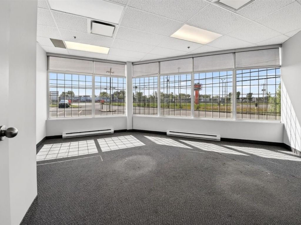 Espace industriel � louer � 4451-4479 Aut. Jean-No�l-Lavoie (A-440), local 4479, Laval (Chomedey)