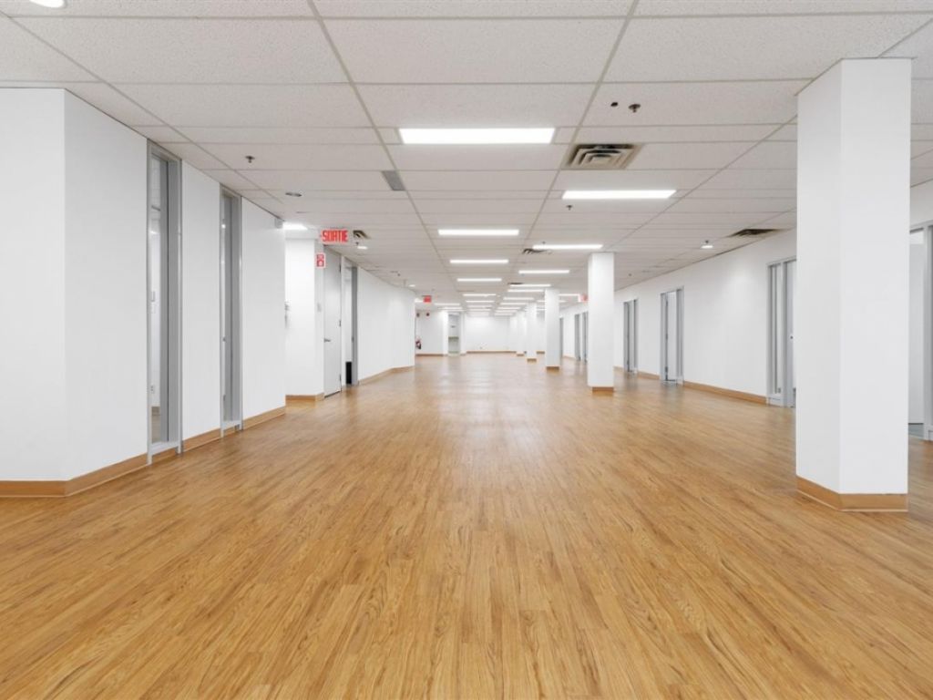 Espace bureau � louer - 666 Boul. St-Martin O., local 220