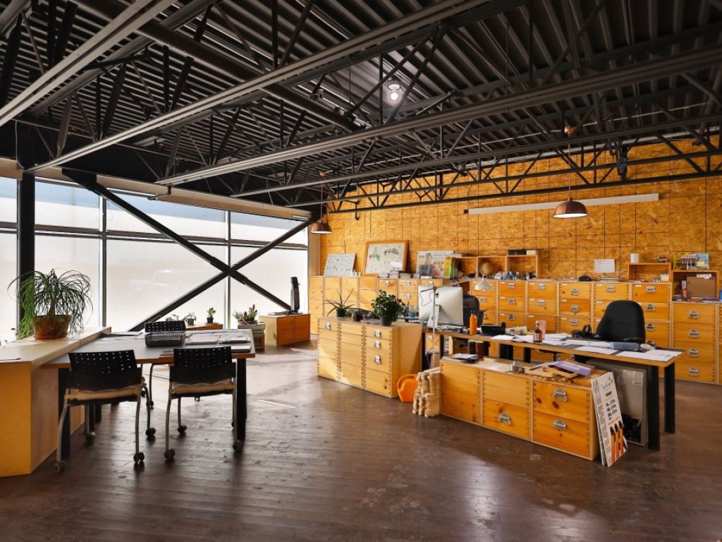 Local � louer (industriel - commercial - showroom - bureaux)