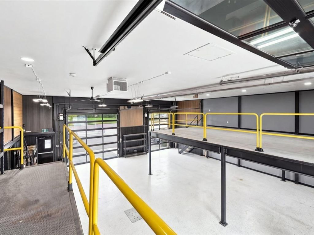 B�tisse commerciale/Bureau � vendre