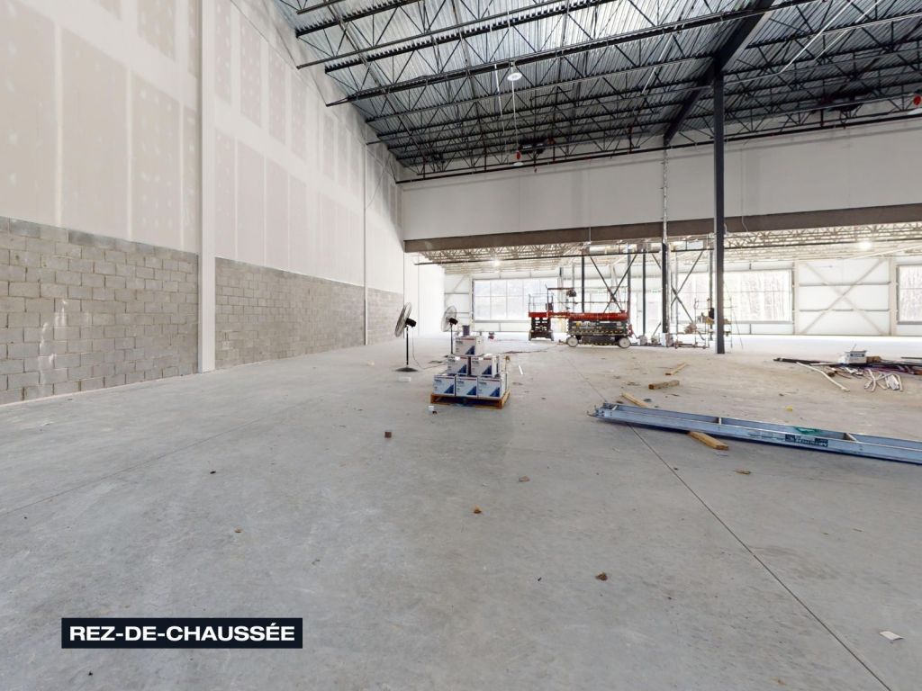 FROM 6765 S.Q.FT INDUSTRIAL SPACES FOR RENT - Saint-Jrme