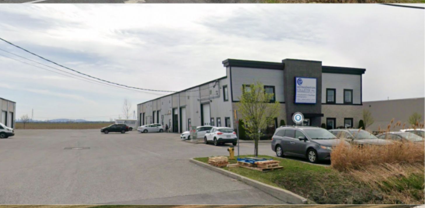 Turnkey Industrial Space – 1,800 sq ft + Mezzanine, 14′ Garage Door, Compressor & Racking Included (Varennes) - For Rent