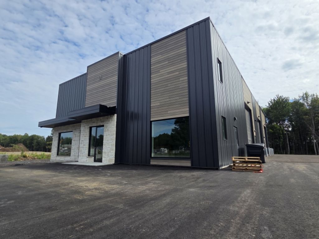 LOCAL INDUSTRIELPONT-ROUGE, QC - 1500PC