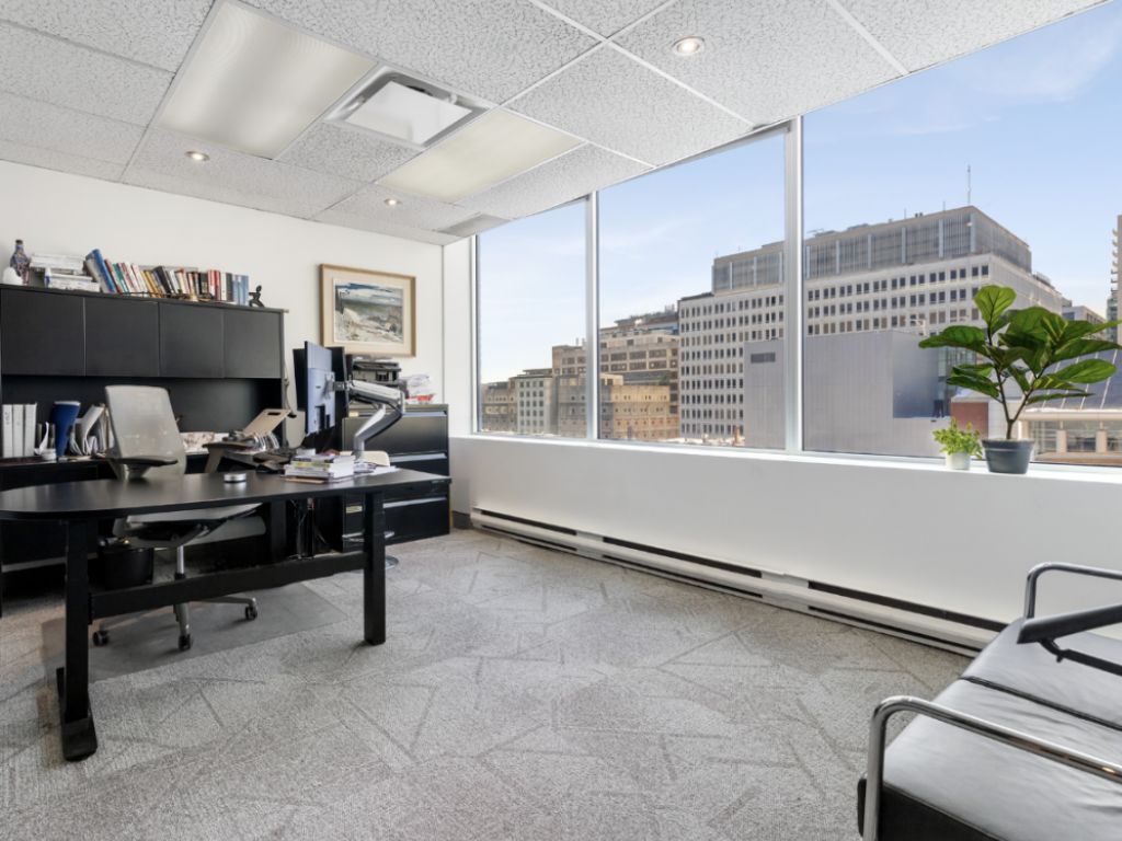 Turnkey office subletting in the heart of the city centre / Fixed rental rate until August 31, 2028