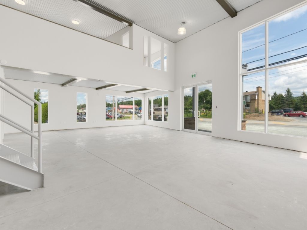 Prime Commercial Location - 3191 King E., Sherbrooke