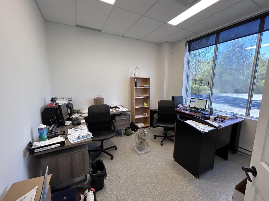 Building on Cur�-Labelle blvd. in St-J�r�me � EXCEPTIONAL VISIBILITY