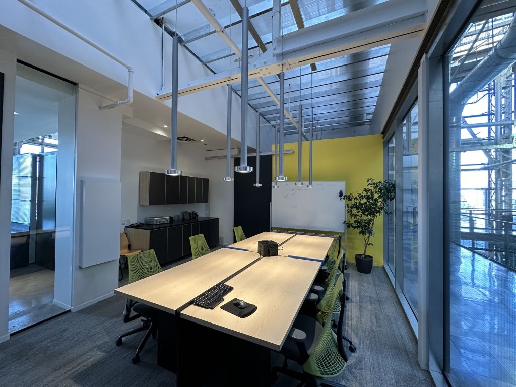 Technopôle Angus      2522 square feet