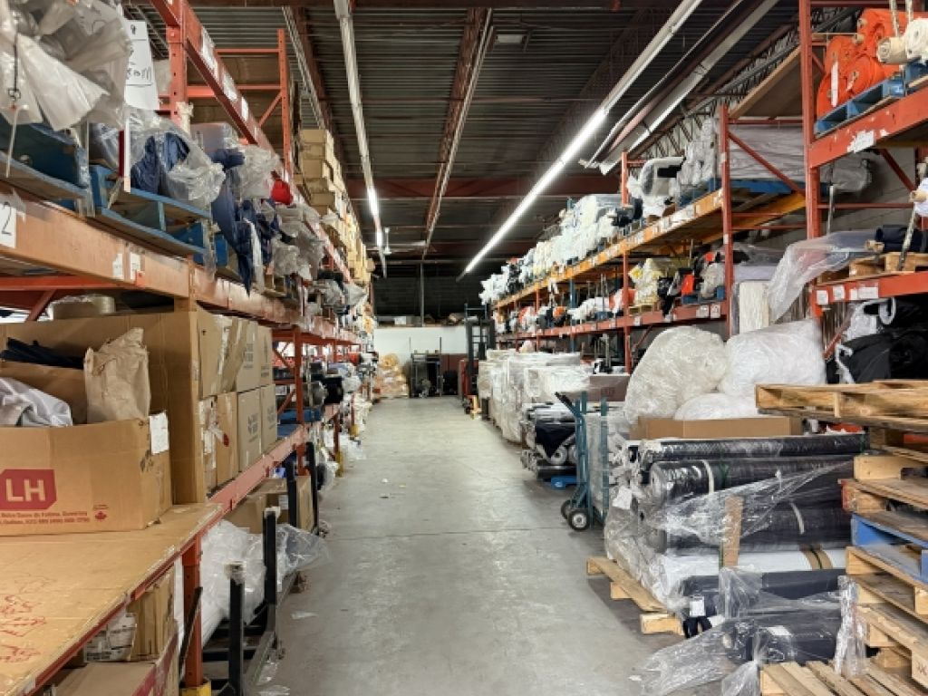 Well-located industrial space with 7 loading docks 