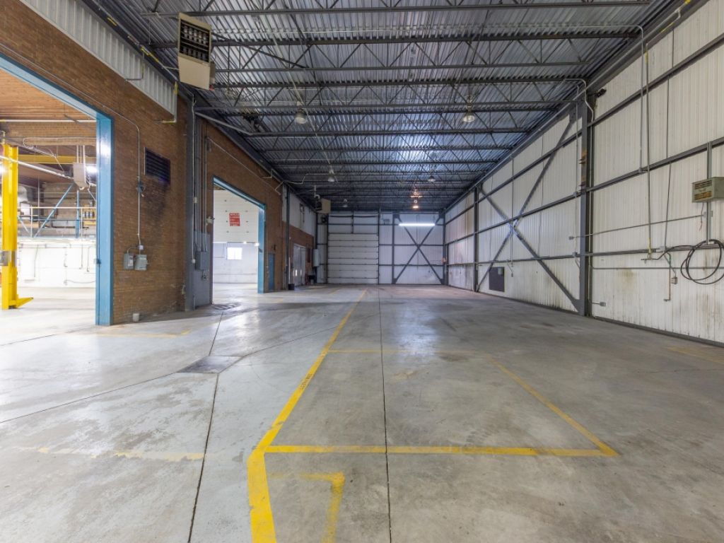 Turnkey industrial space in Boisbriands strategic business district