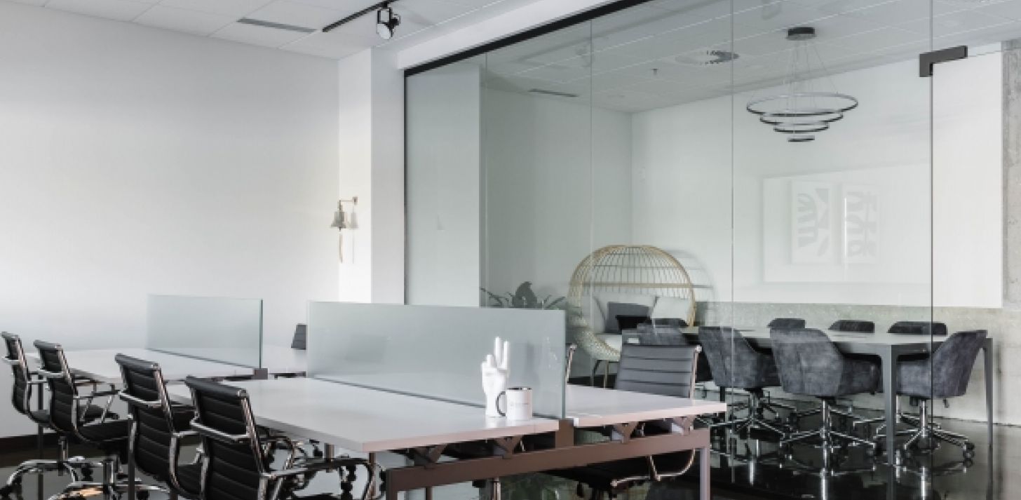 Workstations available daily or monthly. - For Rent