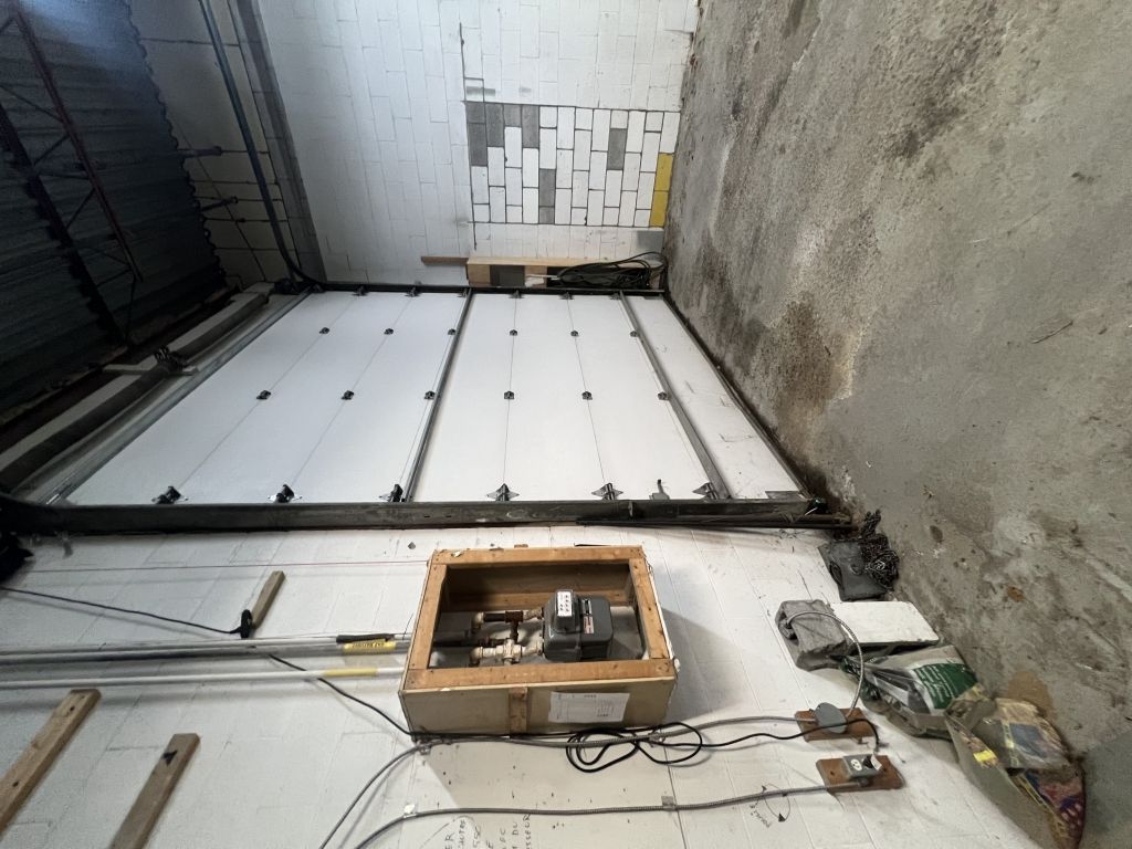 TEMPORARY RENTAL � ~2,000 sq. ft. storage/project space, Place Nobel, Sainte-Julie