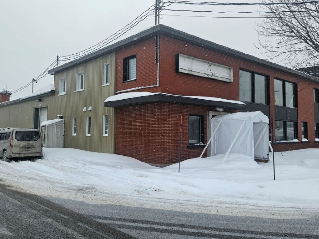 LOCAL INDUSTRIEL EN SOUS-LOCATION