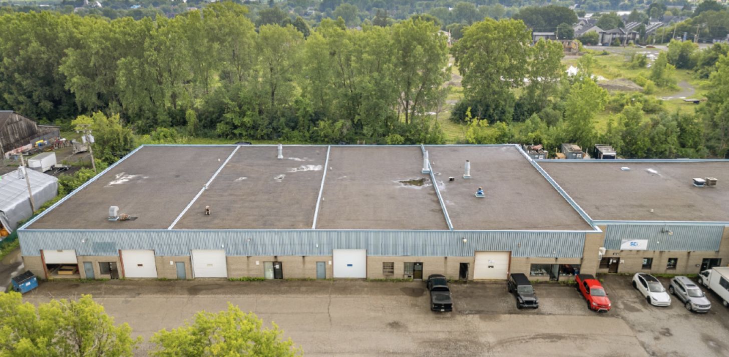Isolated industrial premises, strategic sector - For Rent