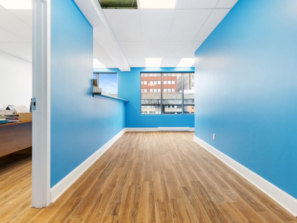 Local commercial avec garage - Emplacement stratgique - Occupation rapide