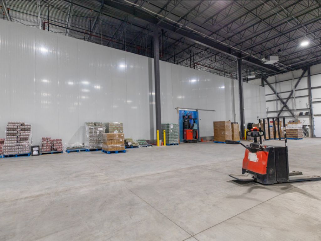 INDUSTRIAL WAREHOUSE FOR RENT, CANDIAC - 12,395 TO 55,934 ft2