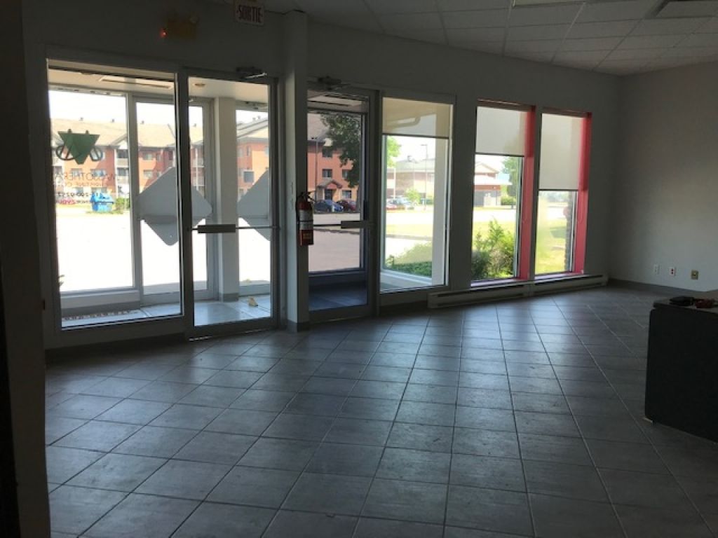 COMMERCIAL SPACE FOR RENT IN JONQUIRE - FROM 800 SQ. FT.