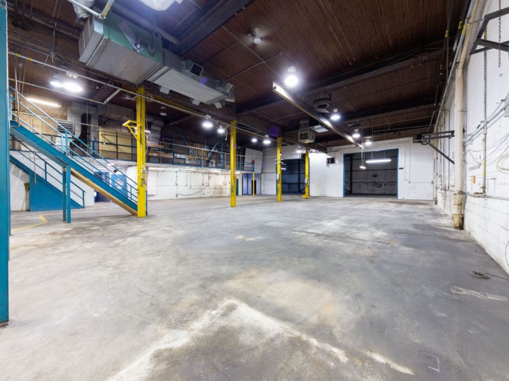 Turnkey industrial space in Boisbriands strategic business district