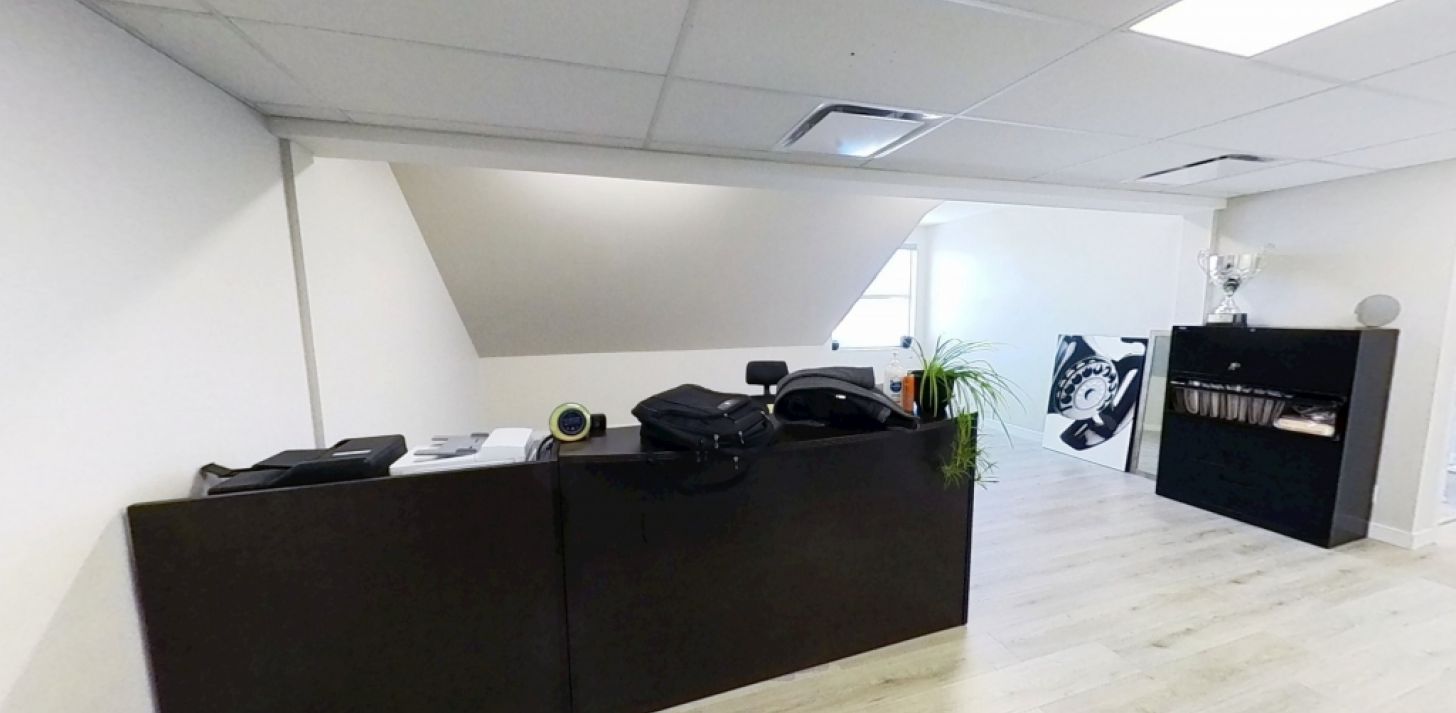 ESPACE À BUREAUX - SHANNON - For Rent