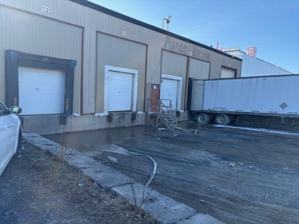 dry and refregirated warehouse available