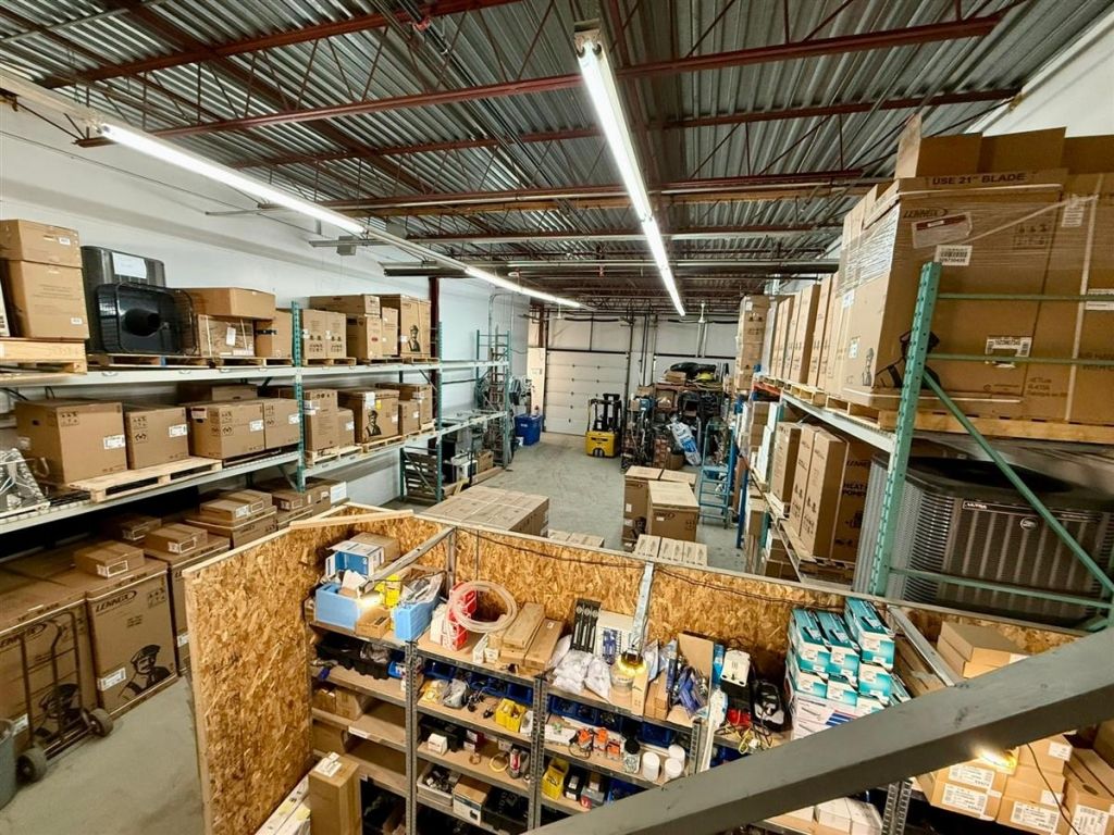 Local industriel � louer � Laval � 2 550 pi� | Sainte-Rose