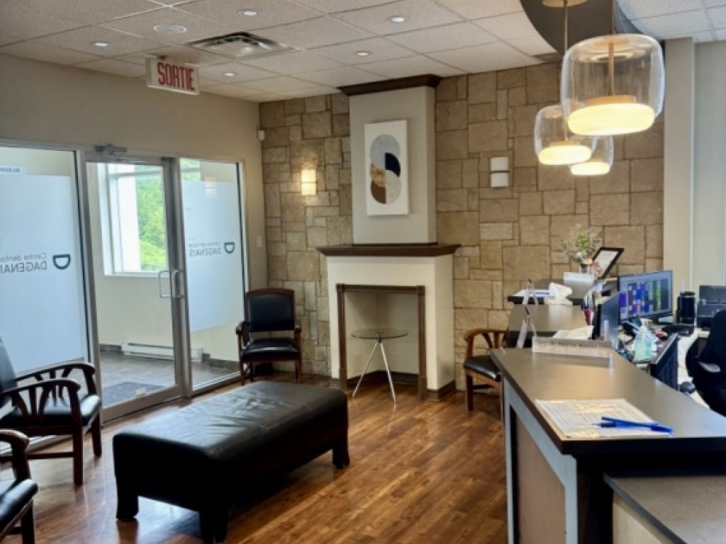 COMMERCIAL SPACE 2,794 sq. ft. + possibility of an additional 1,440 sq. ft. Ideal for dental clinic or healthcare professional