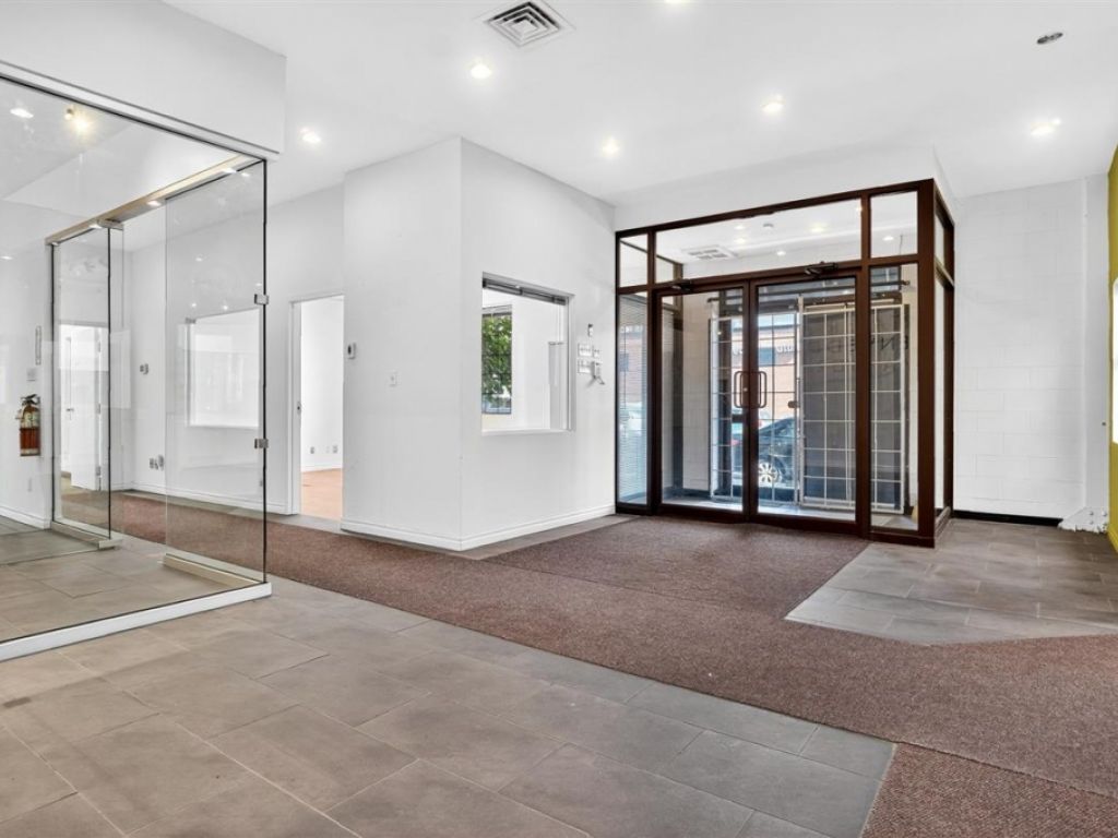 Immeuble industriel � vendre ou � louer � 9700 Rue Clark, Montr�al (Ahuntsic-Cartierville)