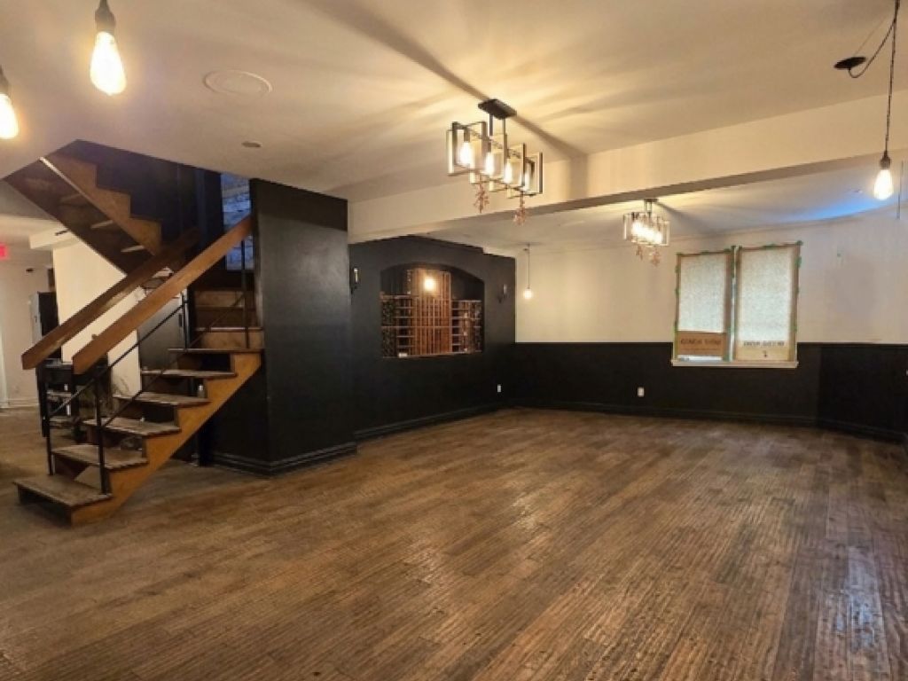 High‑Visibility Corner Commercial Space � 2,000 sq ft+ Heritage Interior � Ville‑Marie East, Montreal