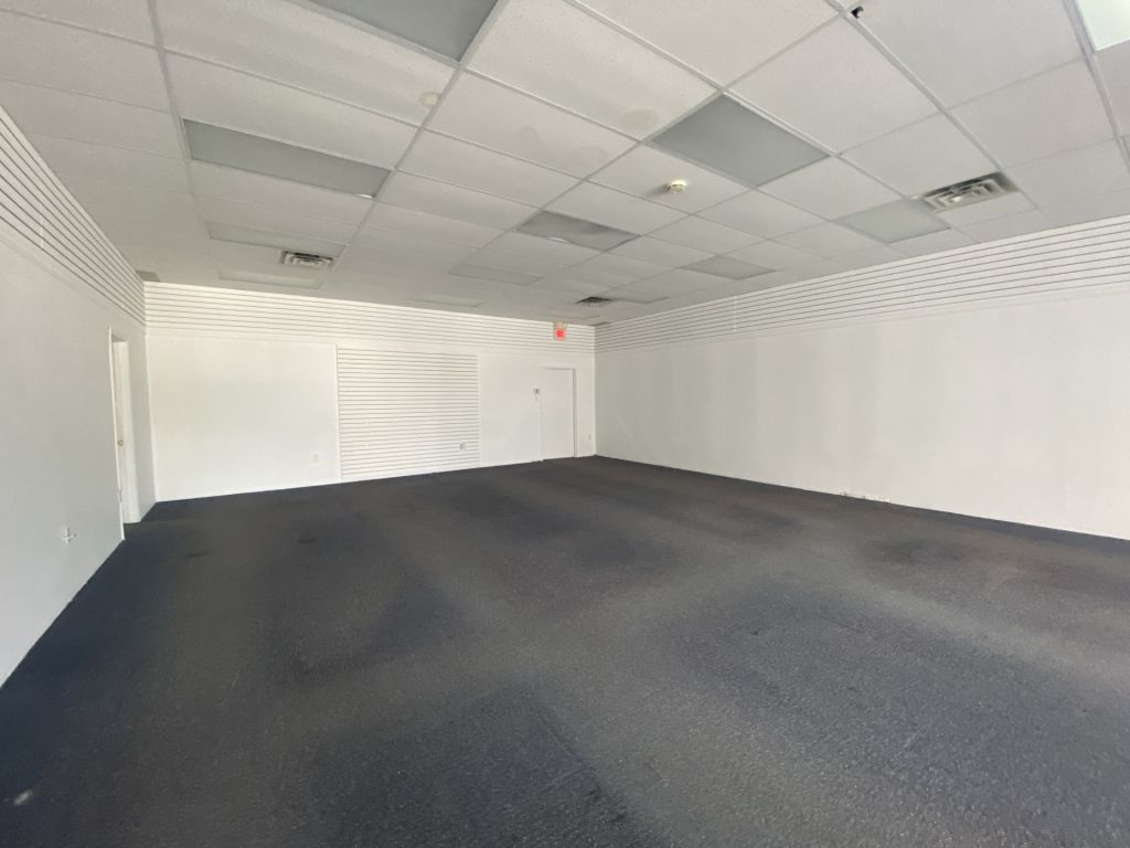 SPACE FOR RENT |1 740 SF | Paul-Desruisseaux, Sherbrooke