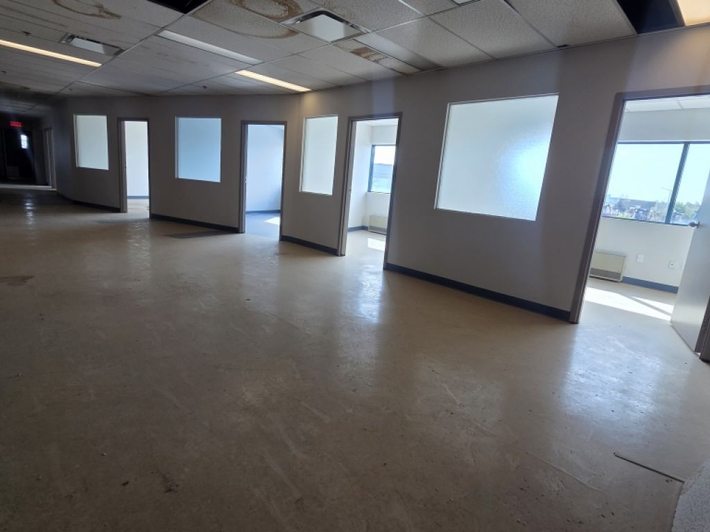 Local industriel � louer � Saint-Augustin-de-Desmaures � 60, rue d�Anvers, locaux 1-2-3-4-5