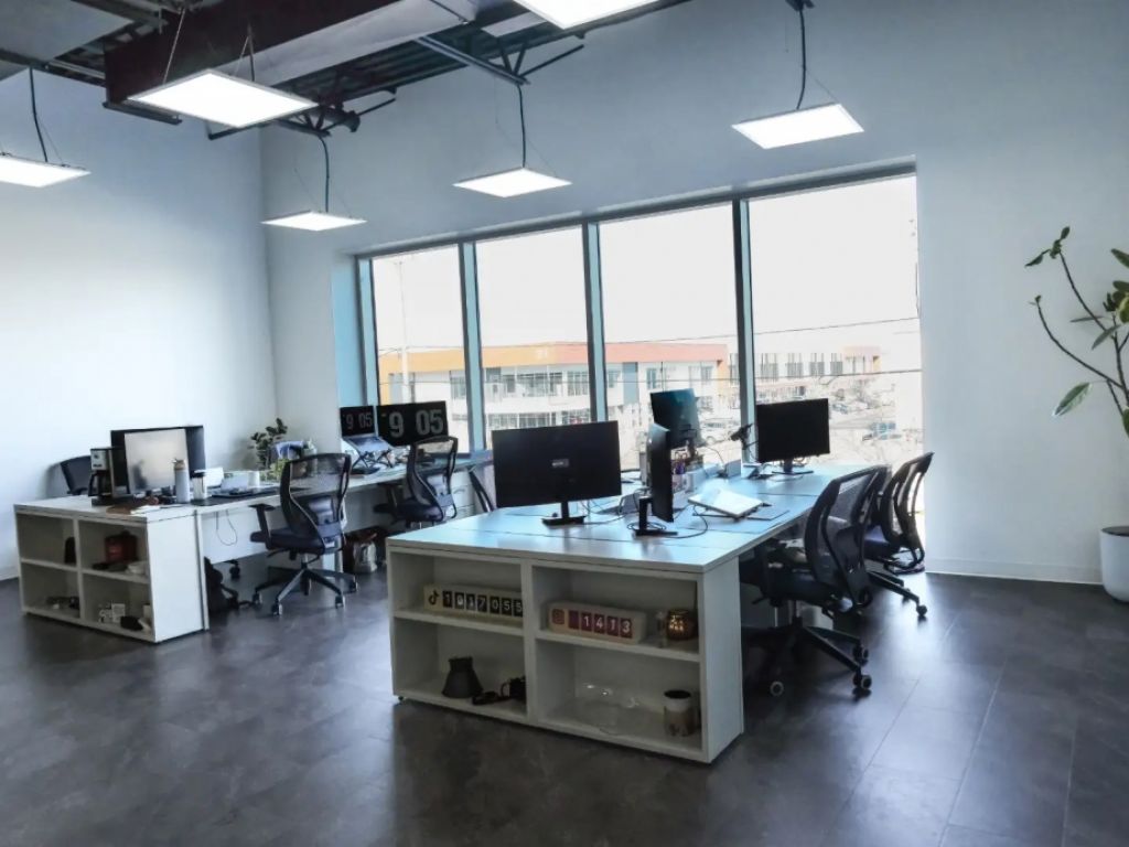 Turnkey offices for rent � 3,260 sq ft � Blainville 