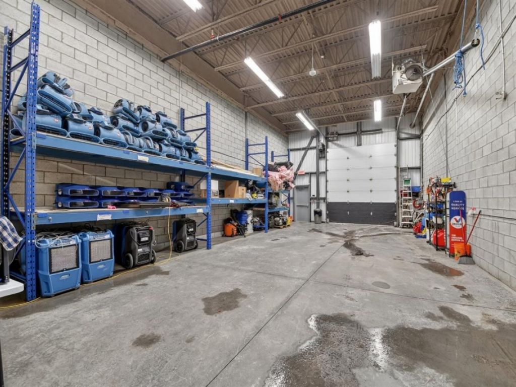 Espace industriel � louer - 11685 Mt�e Ste-Marianne