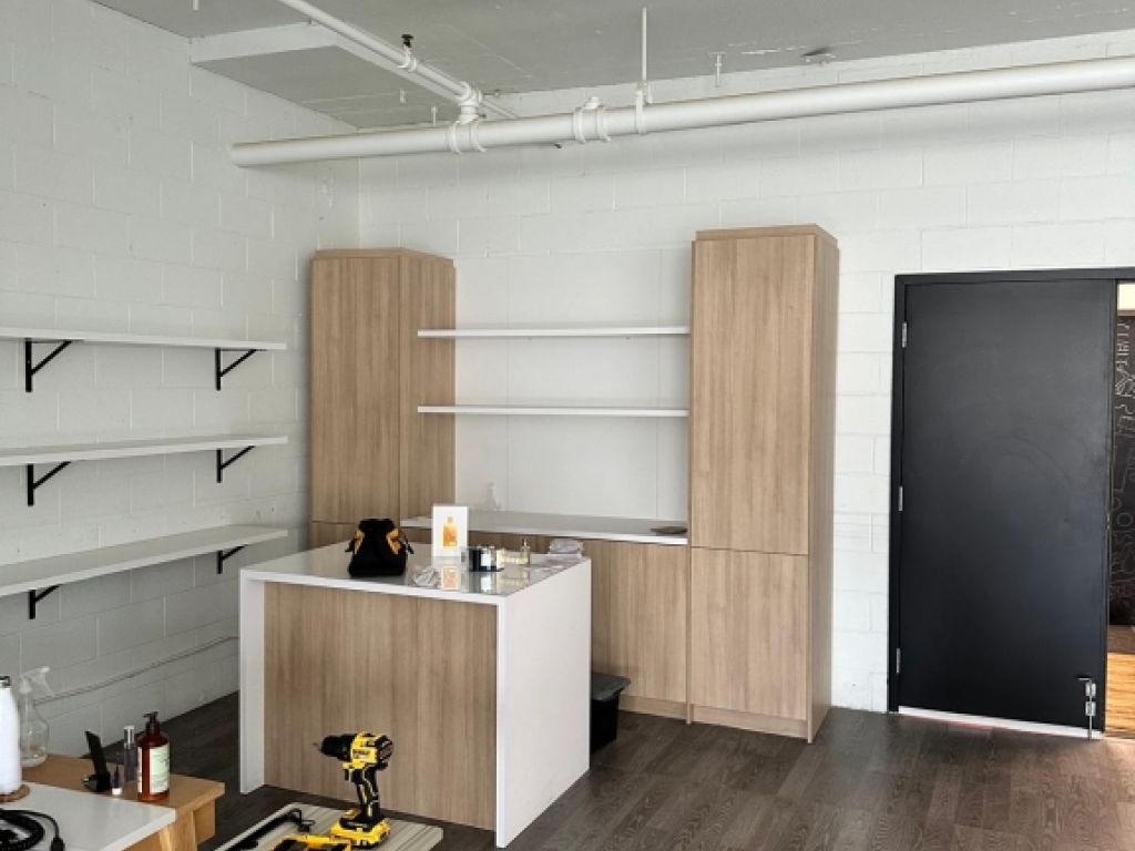 Chabanel | Espace commercial 2100pc - Bureau/Showroom/Entrepot - Rez-de-Chausser - Quai de chargement priv