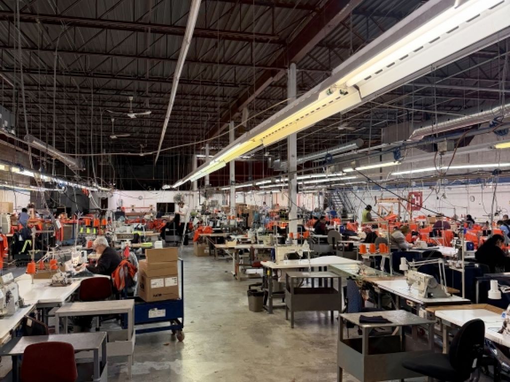 Well-located industrial space with 7 loading docks 