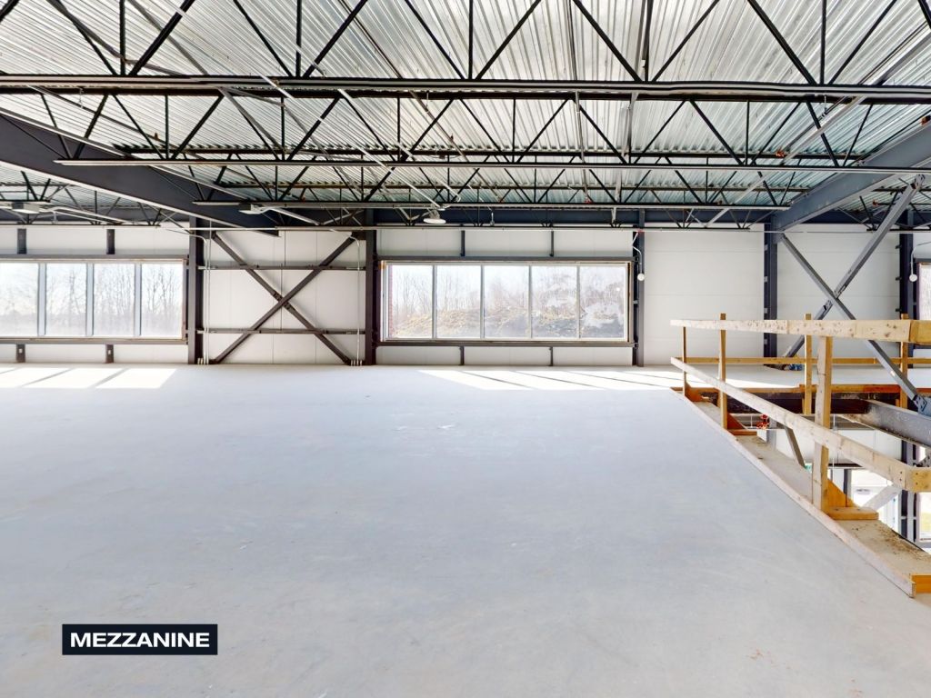 FROM 6765 S.Q.FT INDUSTRIAL SPACES FOR RENT - Saint-Jrme