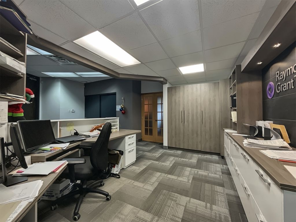 OFFICE SPACE FOR RENT - VERY BUSY 