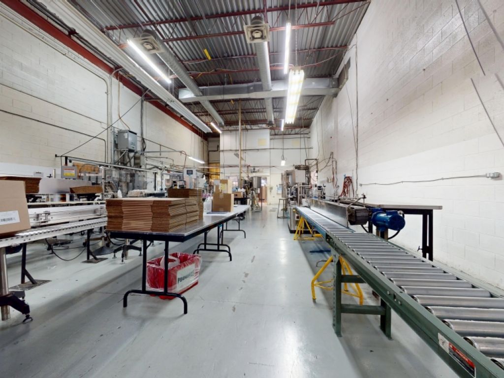  Industrial Space for Rent | Boisbriand | +40 000 FT�