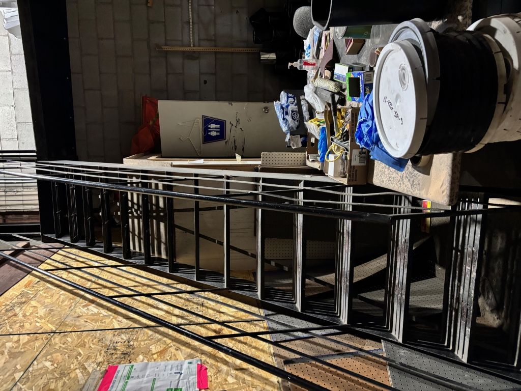 Batiment commercial avec entrepot (2900p2 ) et bureau (2500p2 ) 