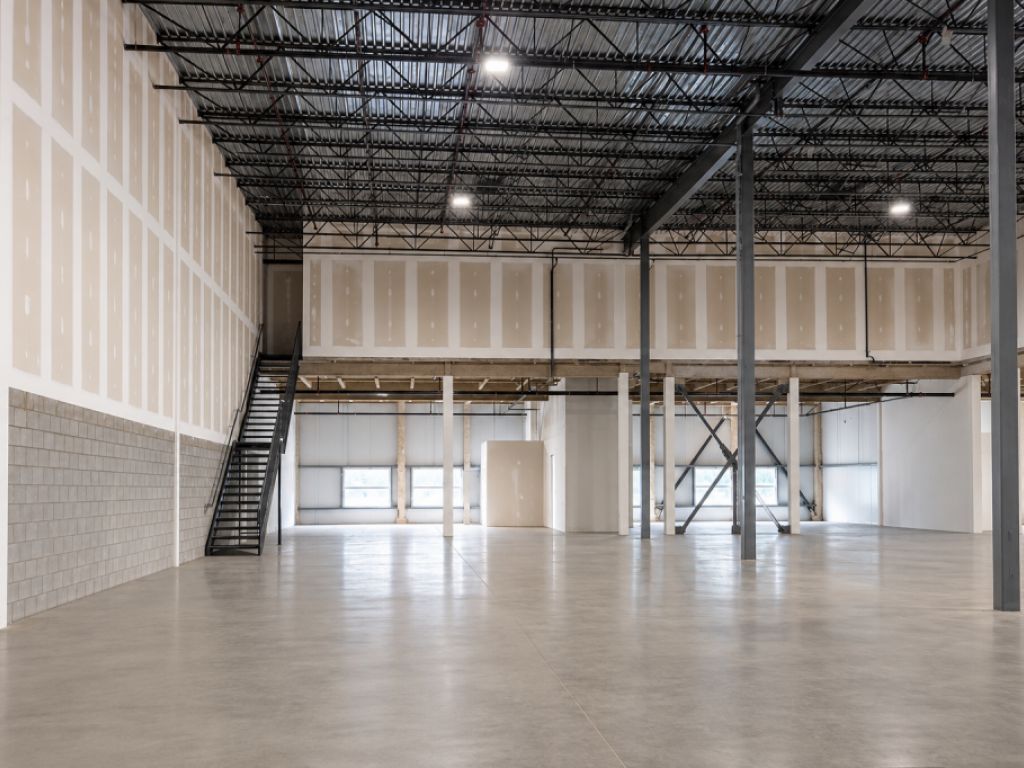 Industrial Space for Rent of 22 560 sq. ft. | | Laval