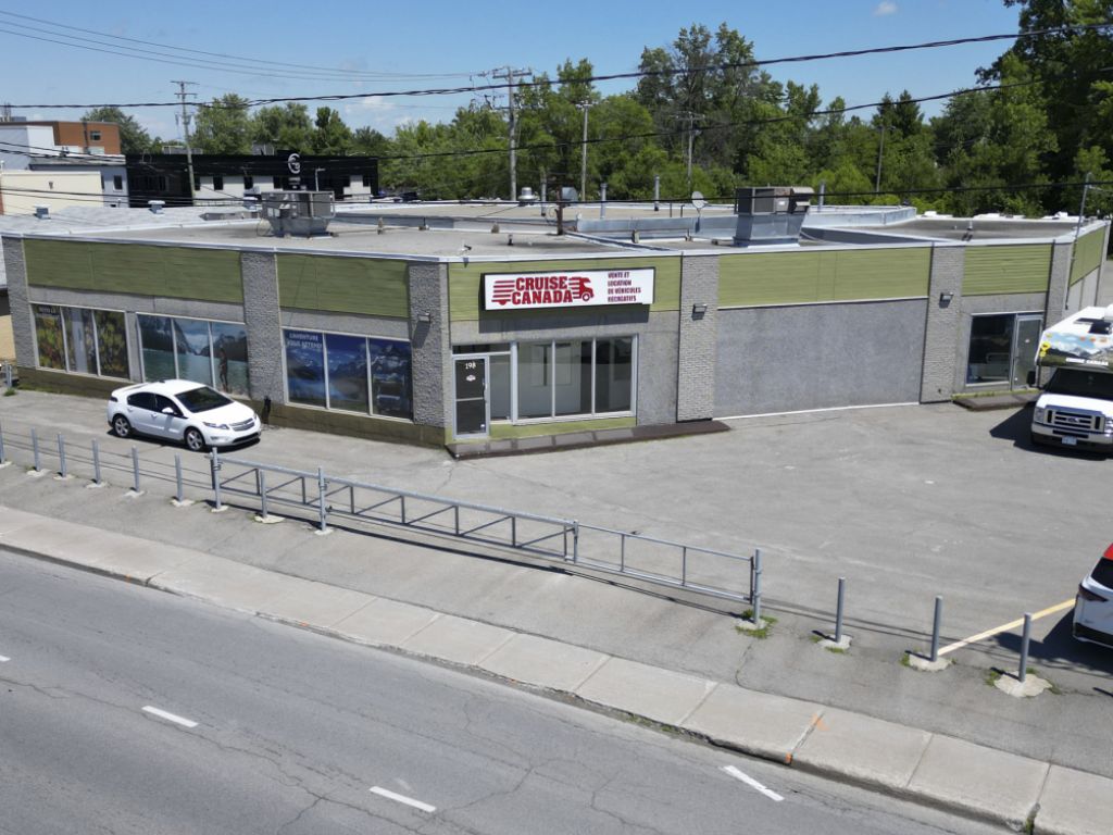 Espace commercial et industriel avec entreposage extrieur