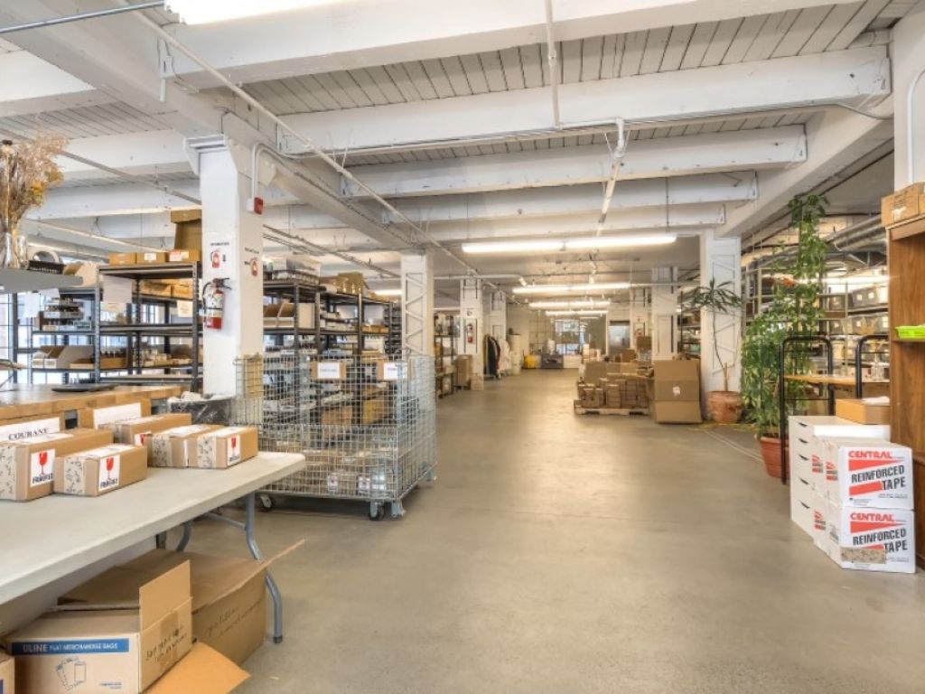 FOR RENT bright, renovated, air conditioned industrial space with 3 docks in Park Ex