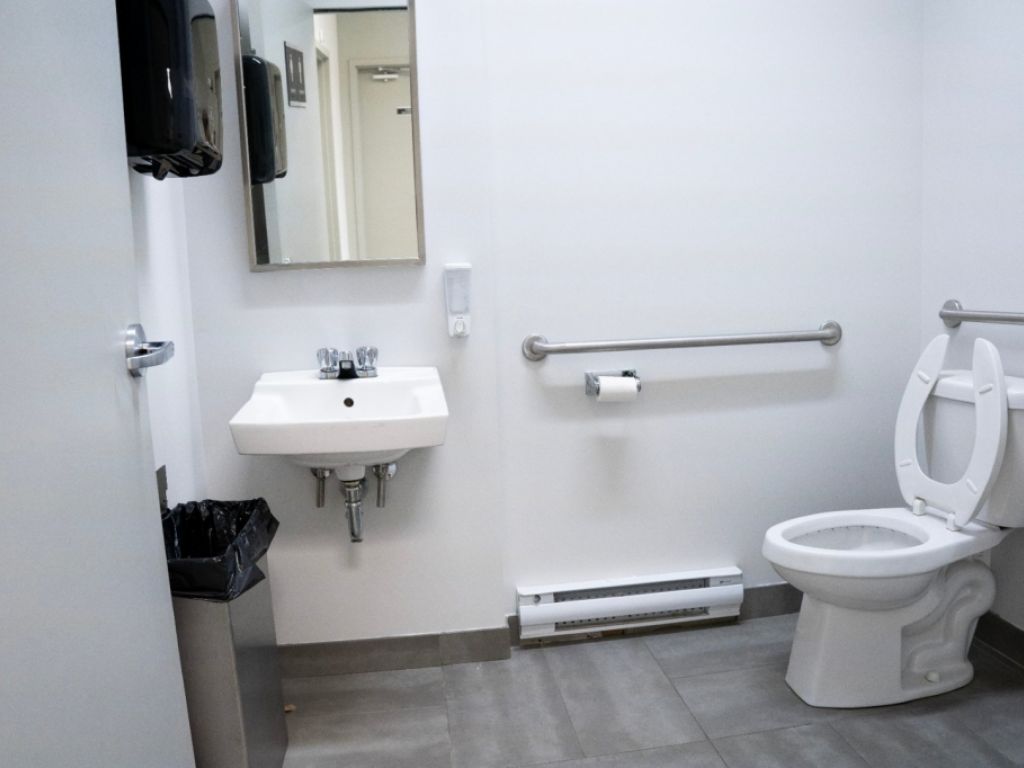 Office, showroom and warehouse