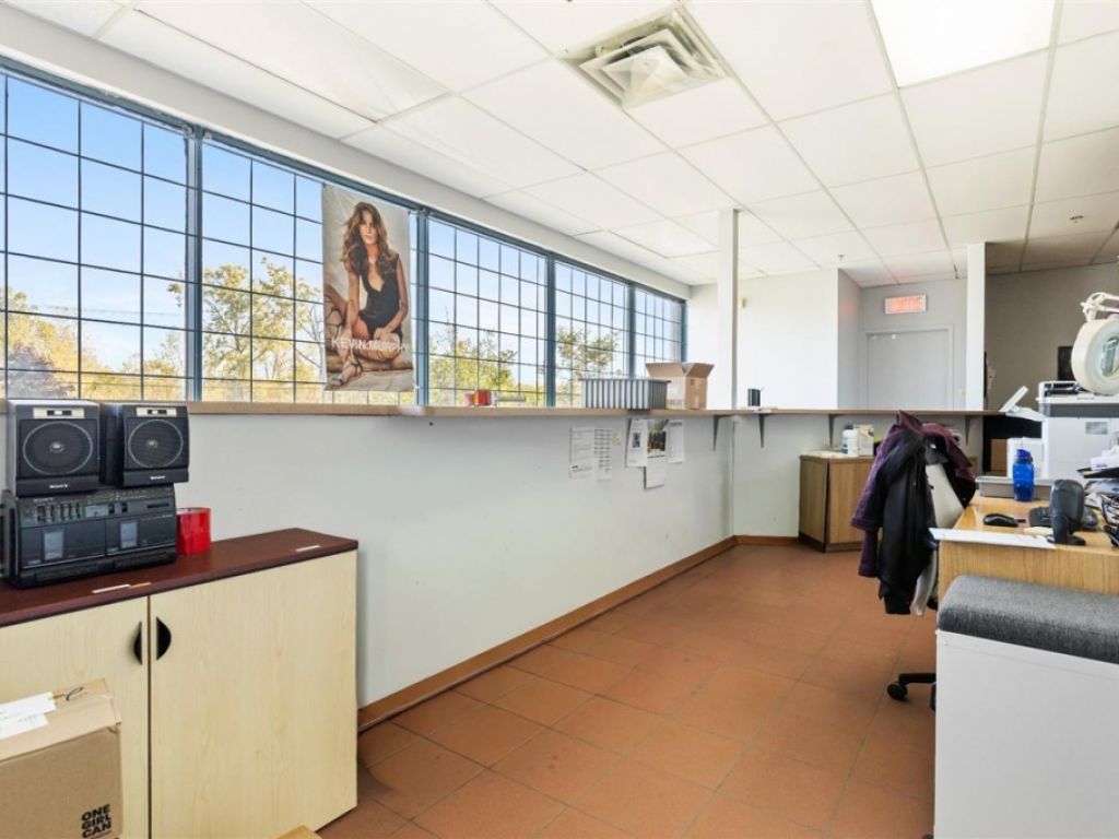 Espace bureau � louer - 1680 Rue Fleetwood