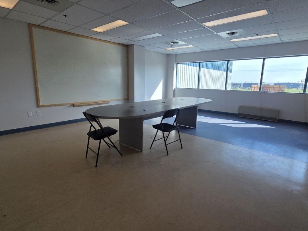 Local industriel � louer � Saint-Augustin-de-Desmaures � 60, rue d�Anvers, locaux 1-2-3-4-5