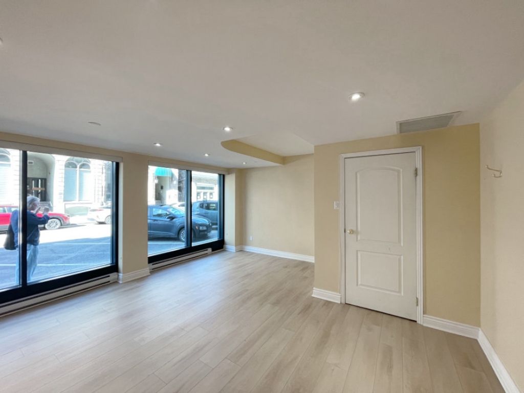 Prime location in the heart of Old Montr�al