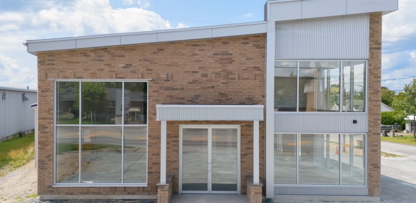 Prime Commercial Location - 3191 King E., Sherbrooke - For Rent