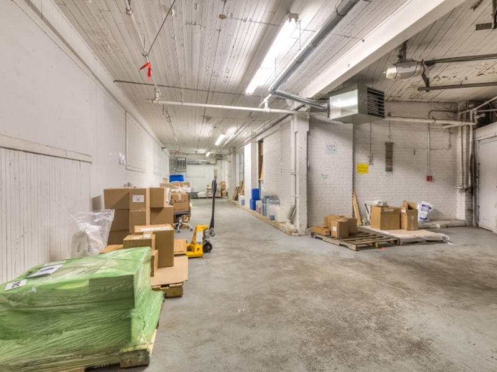 FOR RENT bright, renovated, air conditioned industrial space with 3 docks in Park Ex