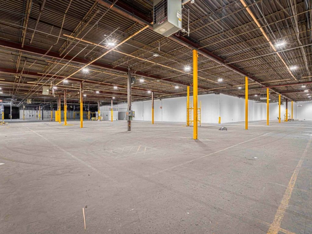 Industrial space for rent in Montreal 